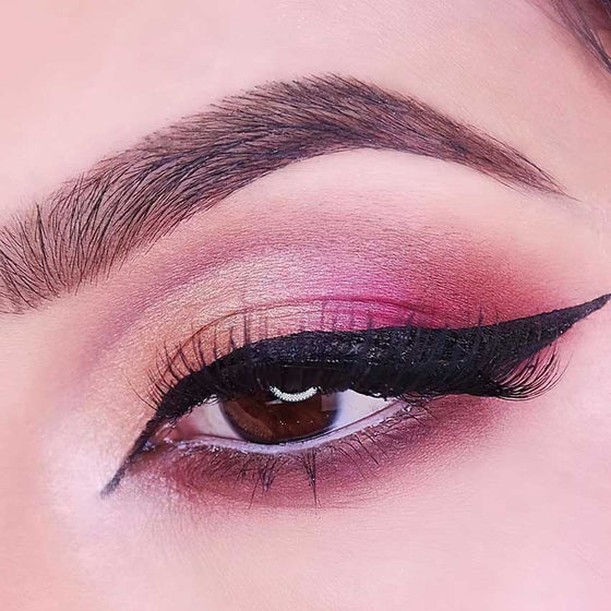 Klara Cosmetics Pro Eyeshadow Palette Number 2 looks on the eyes winged liner